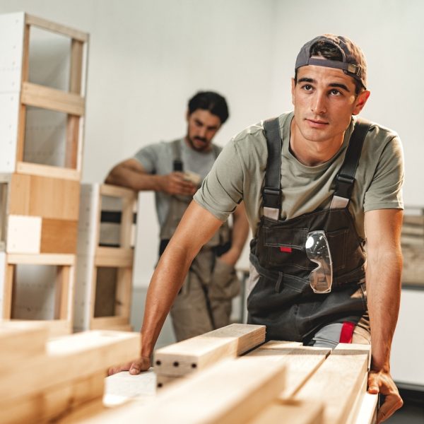 Portrait,Of,Young,Male,Carpenter,Standing,In,The,Wood,Workshop